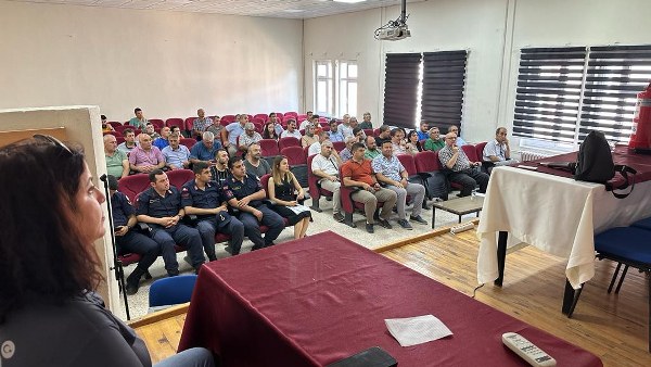  İlçemizde “Afet Farkındalık Eğitimi”  ve "Yangından Korunma, İlkyardım Faaliyetleri, İtfaiye ile İşbirliği ve Organizasyon Eğitimi"  yapıldı.